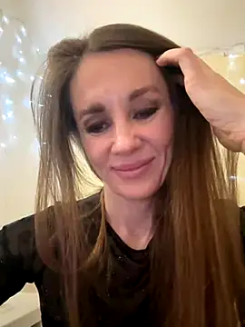 Snapshot of LucieMack chatting on 10-29-25, 06:20 LucieMack online show from 10-29-25, 06:20