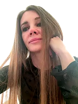 Snapshot of LucieMack chatting on 10-30-25, 06:26 LucieMack online show from 10-30-25, 06:26