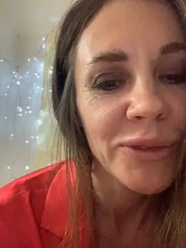 Snapshot of LucieMack chatting on 11-28-25, 01:08 LucieMack online show from 11-28-25, 01:08