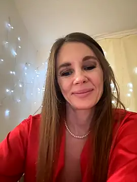 Snapshot of LucieMack chatting on 11-30-25, 02:21 LucieMack online show from 11-30-25, 02:21