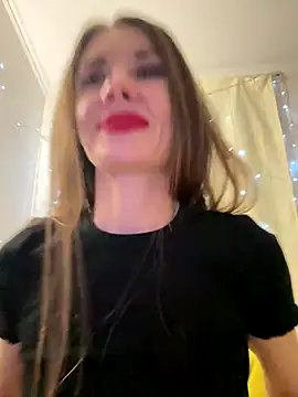 Snapshot of LucieMack chatting on 12-16-25, 07:19 LucieMack online show from 12-16-25, 07:19