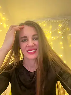 Snapshot of LucieMack chatting on 01-05-26, 05:27 LucieMack online show from 01-05-26, 05:27