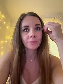 Snapshot of LucieMack chatting on 02-01-26, 01:20 LucieMack online show from 02-01-26, 01:20