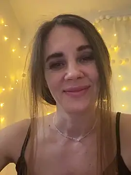 Snapshot of LucieMack chatting on 02-03-26, 02:11 LucieMack online show from 02-03-26, 02:11