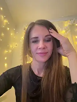 Snapshot of LucieMack chatting on 02-10-26, 03:38 LucieMack online show from 02-10-26, 03:38