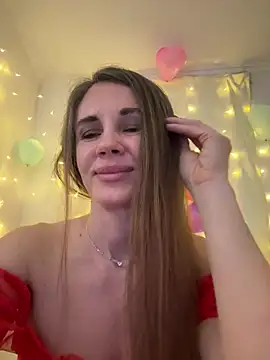 Snapshot of LucieMack chatting on 02-12-26, 02:56 LucieMack online show from 02-12-26, 02:56