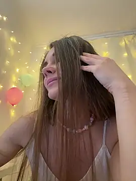 Snapshot of LucieMack chatting on 02-14-26, 04:15 LucieMack online show from 02-14-26, 04:15