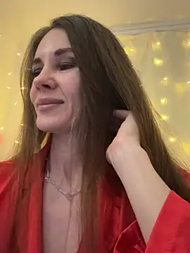 Snapshot of LucieMack chatting on 02-19-26, 05:53 LucieMack online show from 02-19-26, 05:53