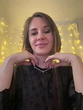 Snapshot of LucieMack chatting on 02-23-26, 06:27 LucieMack online show from 02-23-26, 06:27