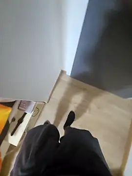 Snapshot of flirt_23 chatting on 03-11-26, 08:04 flirt 23 online show from 03-11-26, 08:04