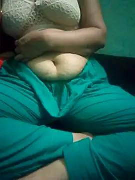 Snapshot of Maria_Mahi chatting on 11-28-25, 06:10 Maria Mahi online show from 11-28-25, 06:10