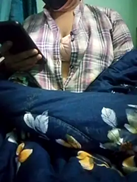 Snapshot of Maria_Mahi chatting on 01-07-26, 04:37 Maria Mahi online show from 01-07-26, 04:37