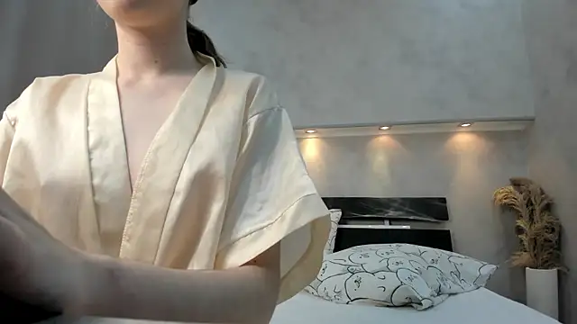 Camilla Kelly online show from 11-03-25, 01:08