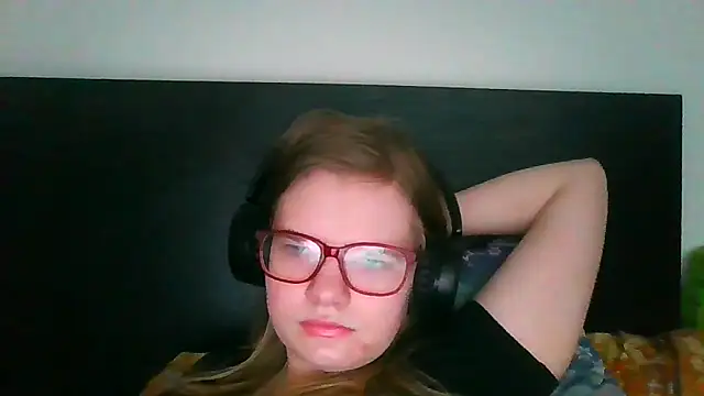 Moonolighta online show from 03-10-26, 08:52