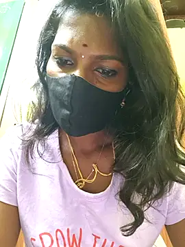 Snapshot of Honey_rosetamil chatting on 02-18-26, 11:33 Honey rosetamil online show from 02-18-26, 11:33