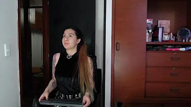 karlamoon23 online show from 09-22-25, 10:34