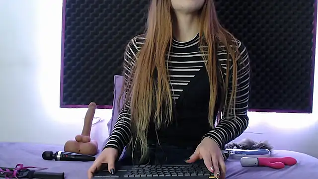 karlamoon23 online show from 10-19-25, 09:15