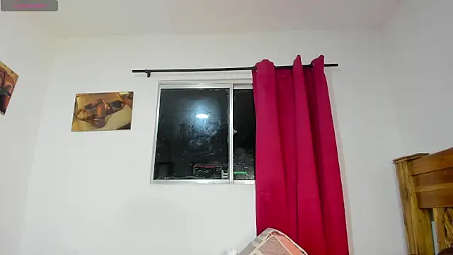 Snapshot of mishell- chatting on 05-12-26, 01:47 mishell- online show from 05-12-26, 01:47