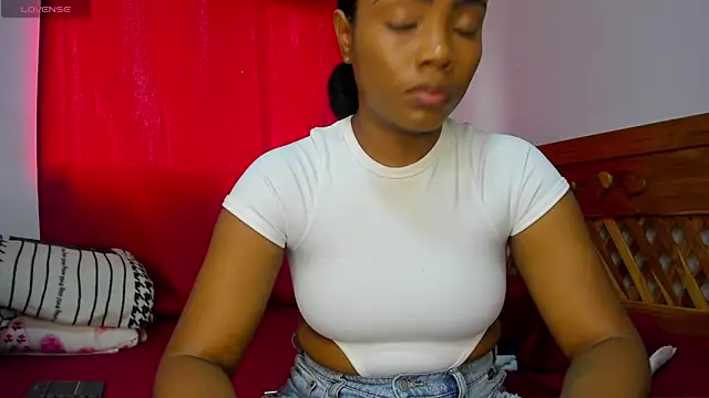 Snapshot of mishell- chatting on 06-17-26, 06:42 mishell- online show from 06-17-26, 06:42