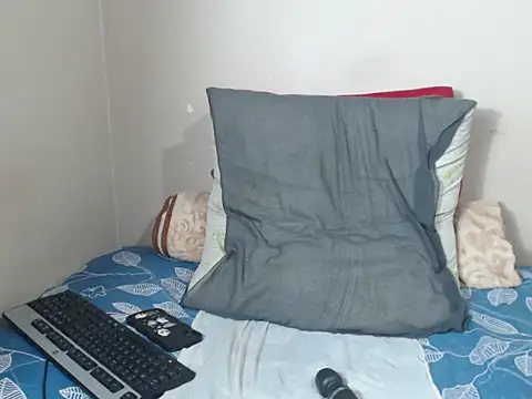 Snapshot of _SweetLips_ chatting on 05-28-26, 11:02 SweetLips online show from 05-28-26, 11:02