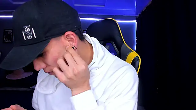 alexgiraldo   online show from 09-28-25, 11:37