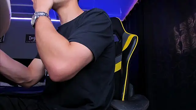 alexgiraldo   online show from 10-21-25, 02:29