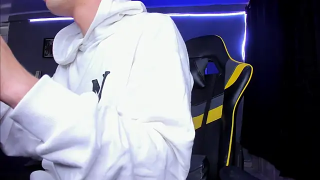 alexgiraldo   online show from 11-04-25, 12:37