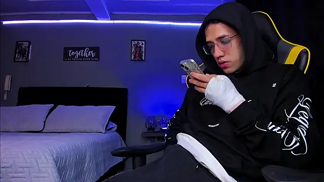 alexgiraldo   online show from 11-24-25, 07:19