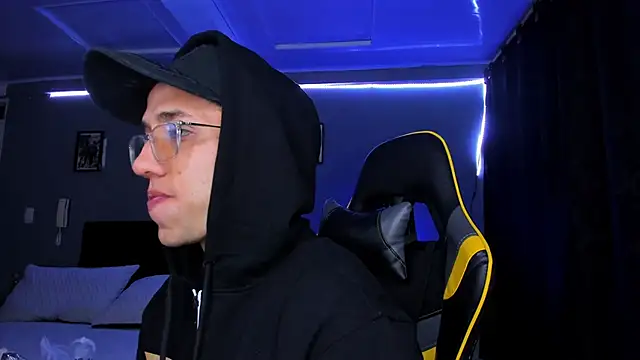 alexgiraldo   online show from 12-01-25, 06:18