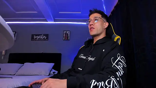 alexgiraldo   online show from 12-02-25, 11:48