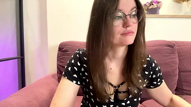 mia shine bright wow online show from 09-27-25, 03:55