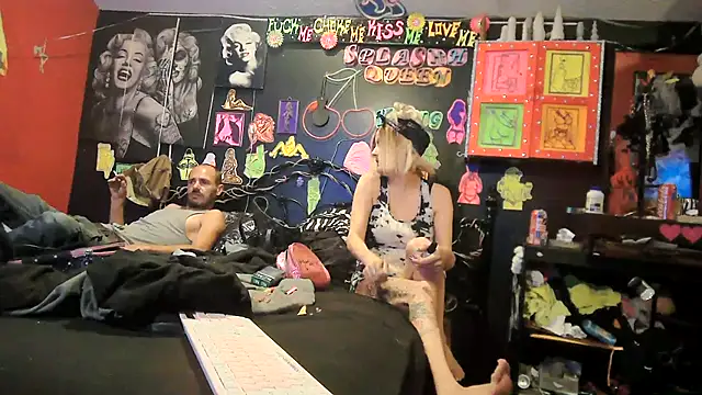 Snapshot of Splash_Queen420 chatting on 07-09-26, 11:42 Splash Queen420 online show from 07-09-26, 11:42
