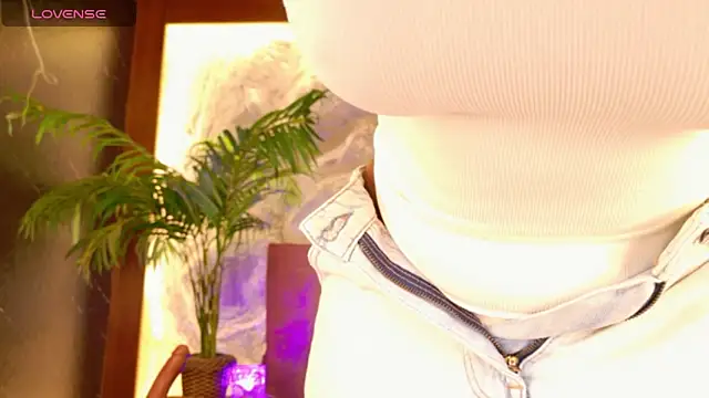 Snapshot of alisonn_moon chatting on 06-03-26, 10:26 alisonn moon online show from 06-03-26, 10:26