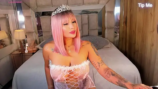 Snapshot of MaddyGray_ chatting on 10-18-25, 06:19 MaddyGray  online show from 10-18-25, 06:19