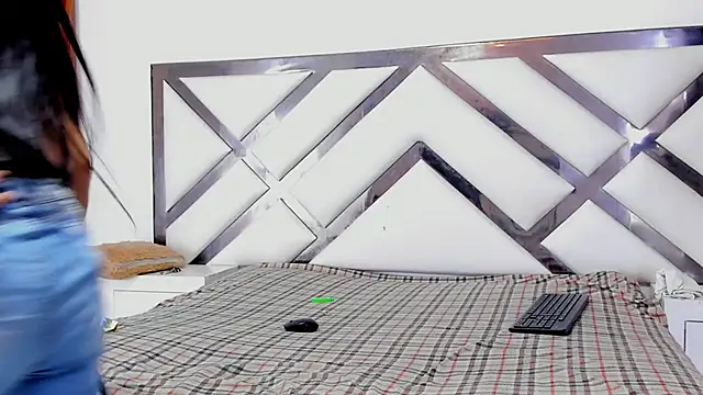 LadyandMaverick online show from 12-18-25, 04:40