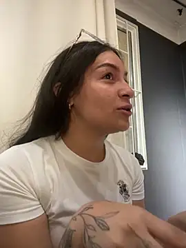 Alyha Cortes online show from 10-30-25, 01:23