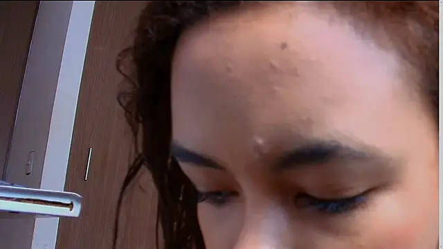 Snapshot of karol_dl chatting on 10-16-25, 12:28 karol dl online show from 10-16-25, 12:28