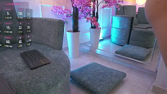 LoonaNyx online show from 09-12-25, 11:43