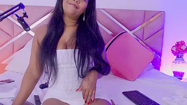 Snapshot of sofia_07 chatting on 06-12-26, 04:55 sofia 07 online show from 06-12-26, 04:55