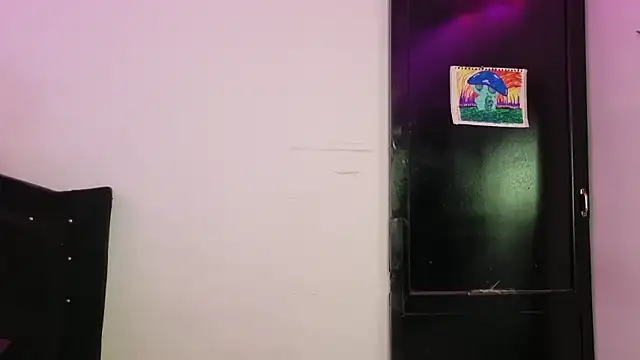 Snapshot of Lovers_cave chatting on 01-12-26, 05:23 Lovers cave online show from 01-12-26, 05:23