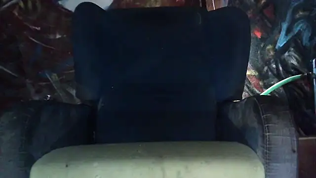 Snapshot of lovehairymature90 chatting on 10-10-25, 10:31 lovehairymature90 online show from 10-10-25, 10:31