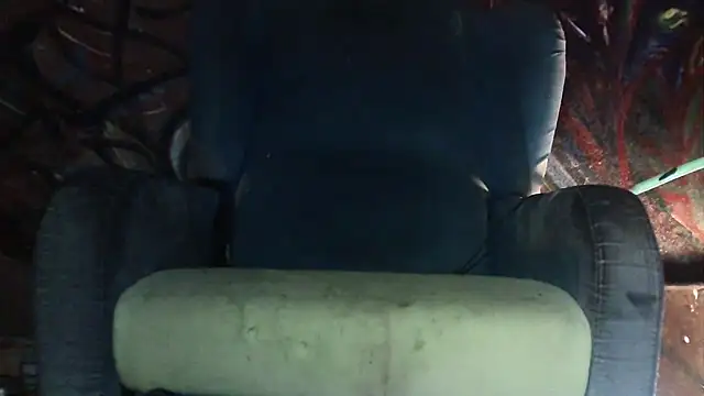 Snapshot of lovehairymature90 chatting on 10-13-25, 07:36 lovehairymature90 online show from 10-13-25, 07:36