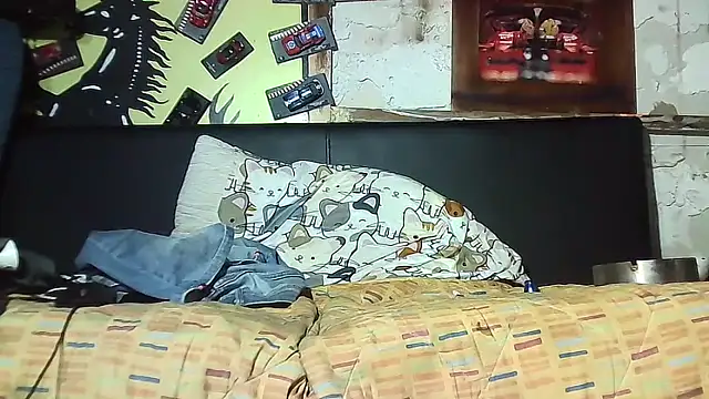 Snapshot of lovehairymature90 chatting on 11-12-25, 04:07 lovehairymature90 online show from 11-12-25, 04:07