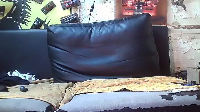 Snapshot of lovehairymature90 chatting on 11-28-25, 12:52 lovehairymature90 online show from 11-28-25, 12:52