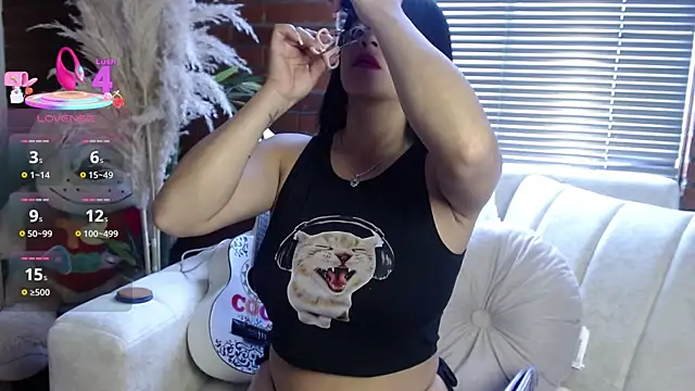 shara rios online show from 05-25-26, 01:06