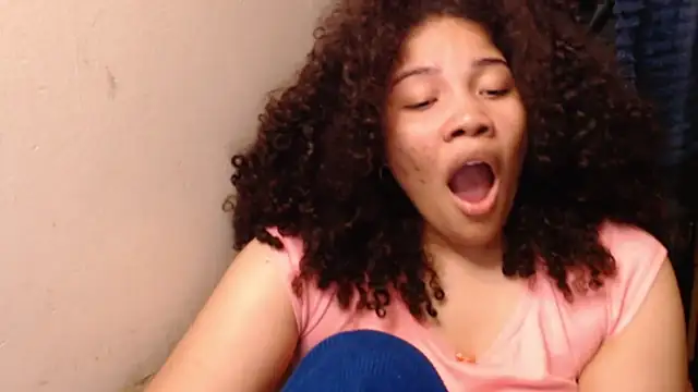 Snapshot of madelene chatting on 12-17-25, 02:39 madelene online show from 12-17-25, 02:39