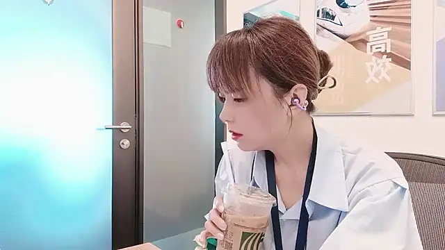 Snapshot of KKMM168 chatting on 09-16-25, 02:01 KKMM168 online show from 09-16-25, 02:01