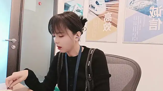 Snapshot of KKMM168 chatting on 10-21-25, 01:28 KKMM168 online show from 10-21-25, 01:28