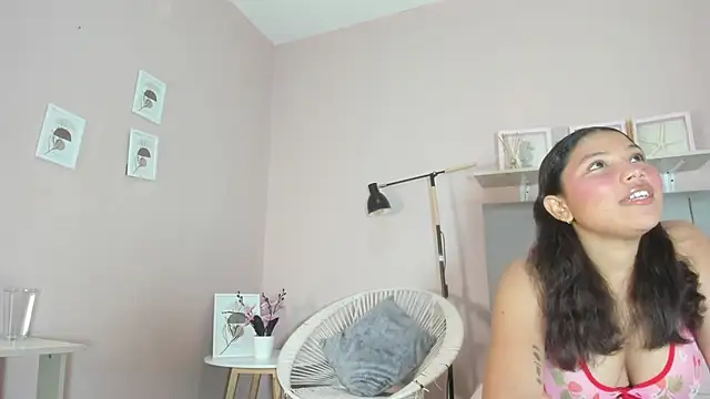 Snapshot of emma__rose1 chatting on 09-24-25, 07:39 emma rose1 online show from 09-24-25, 07:39