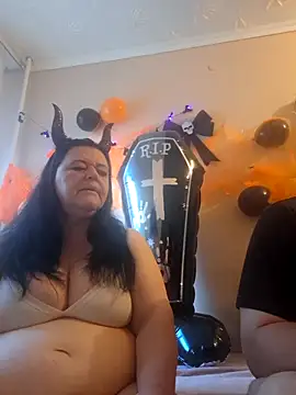 Snapshot of BlacReign chatting on 10-18-25, 01:56 BlacReign online show from 10-18-25, 01:56